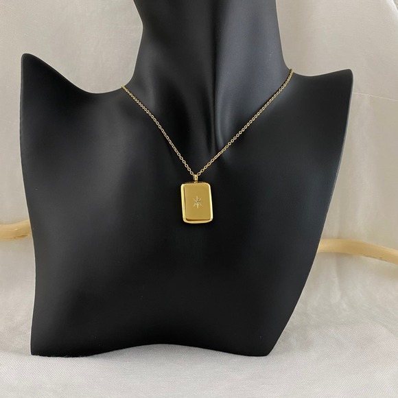 CANDY Square Pave Starburst Pendant Zirconia Necklace - Picture 3 of 10